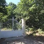 Chateau Neuf Le Desert شقة