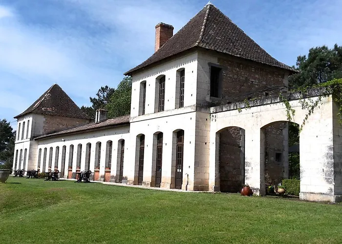 Château Neuf Le Désert Le Pizou